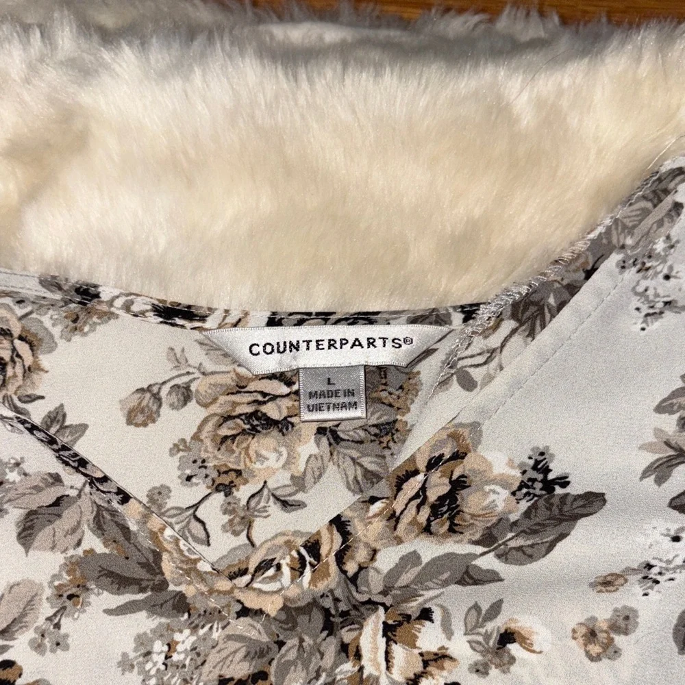 Cream moody Floral Women's top/Size M great for #layer w/ sweaters/ #blazers, - Picture 3 of 6